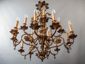 Starožitný lustr na 15 žárovek Starožitný lustr na 15 žárovek