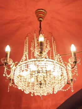 Křišťálový lustr v empírovém stylu Křišťálový lustr v empírovém stylu