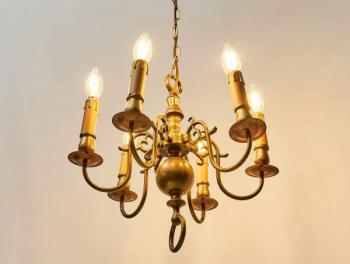 Elegantní holandský šestiramenný lustr Elegantní holandský šestiramenný lustr