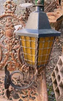 Kovaná lucerna s ramenem Kovaná lucerna s ramenem