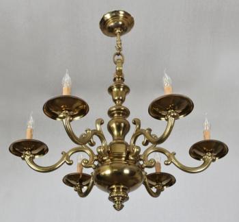 Neorenesanční lustr po renovaci Neorenesanční lustr po renovaci