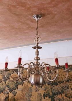 Vlámský lustr z bílého kovu. Šestiramenný Vlámský lustr z bílého kovu. Šestiramenný