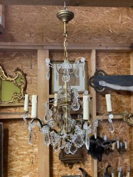 Mosazný lustr se skleněnými ověsky Mosazný lustr se skleněnými ověsky