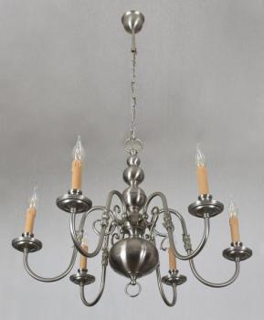 Holandský šestiramenný lustr po renovaci Holandský šestiramenný lustr po renovaci