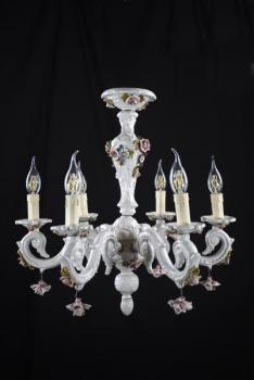 Menší porcelánový lustr 6 ramen Menší porcelánový lustr 6 ramen