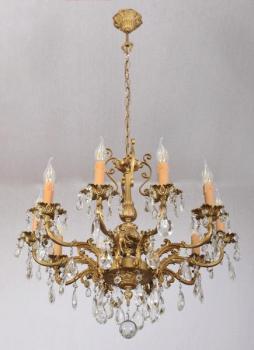 Figurálně zdobený desetiramenný lustr Figurálně zdobený desetiramenný lustr