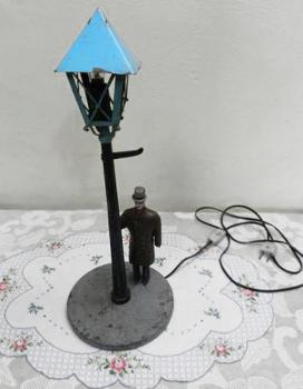 Kovová figurální Lampa